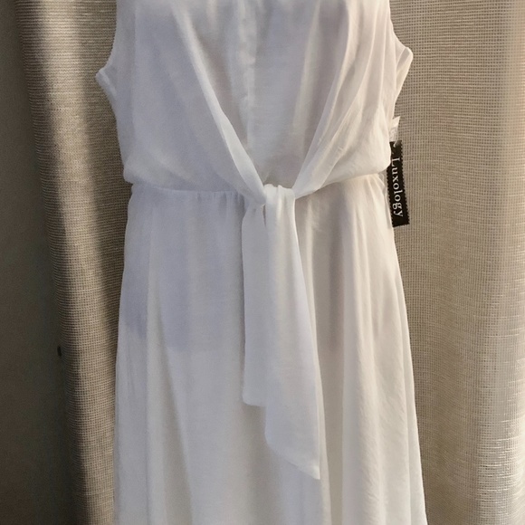 Luxology Dress Barn Dresses & Skirts - LUXOLOGY 20W White Dress NWT